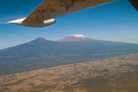 Es geht wieder im kleinen Flugzeug direkt in die Masai Mara
