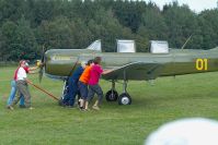 Die Yak-18A wird startklar gemacht