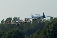 Start in Formation: T-6 und Marchetti F-260